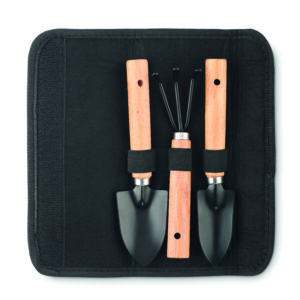 3 outils de jardinage