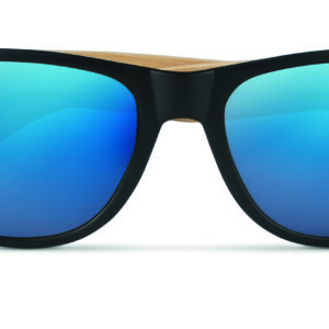 Lunettes de soleil en bambou.